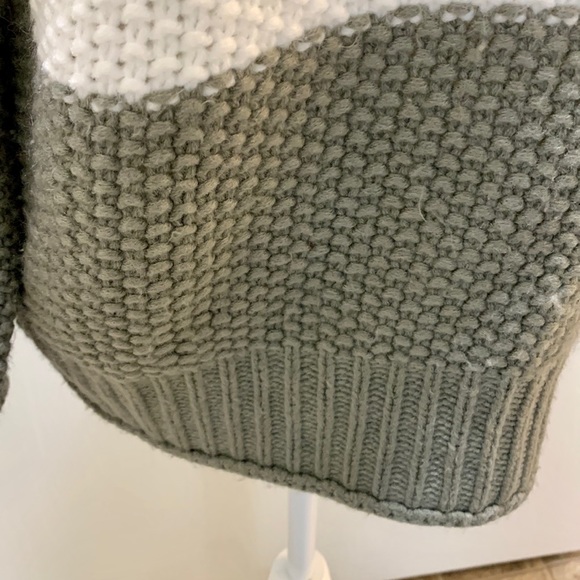 SAODIMALLSU SLOUCHY STYLE TURTLENECK STRIPED SWEATER - Picture 7 of 11